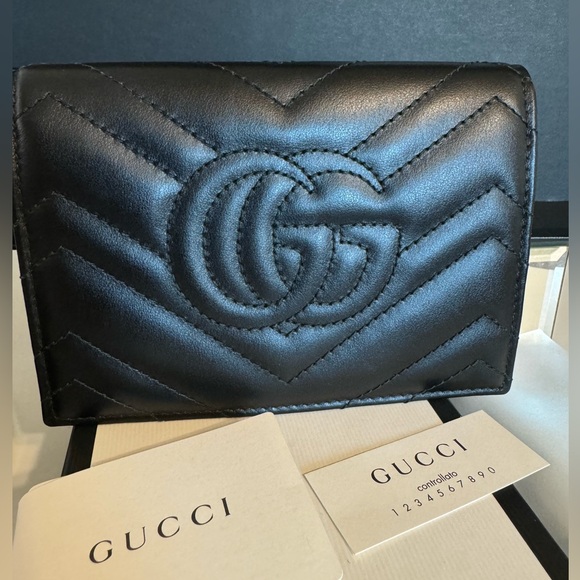 Gucci Marmont GG Chevron Black Leather Passport Holder Wallet - Picture 2 of 8